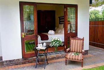 A White Rose Guest House Bloemfontein Esterno foto
